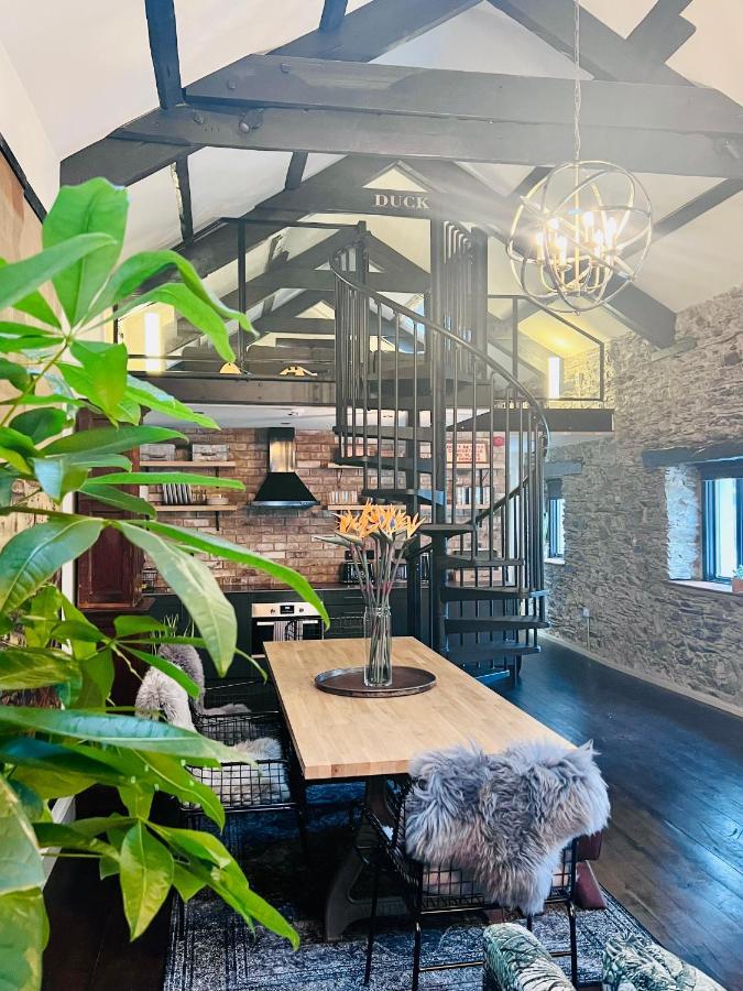 Loft 11 Stunning Luxury Nyc Loft Style Interior Designed 2Bd Apartment Excellent City Centre Location Mezzanine Cinema Room Designer Furniture Amazing Space Douglas Luaran gambar