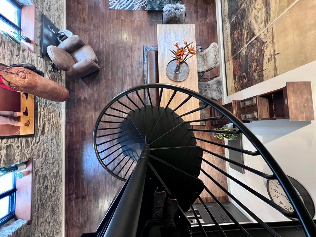 Loft 11 Stunning Luxury Nyc Loft Style Interior Designed 2Bd Apartment Excellent City Centre Location Mezzanine Cinema Room Designer Furniture Amazing Space Douglas Luaran gambar
