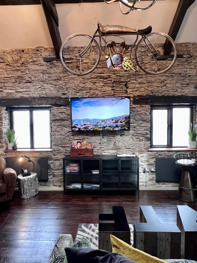 Loft 11 Stunning Luxury Nyc Loft Style Interior Designed 2Bd Apartment Excellent City Centre Location Mezzanine Cinema Room Designer Furniture Amazing Space Douglas Luaran gambar