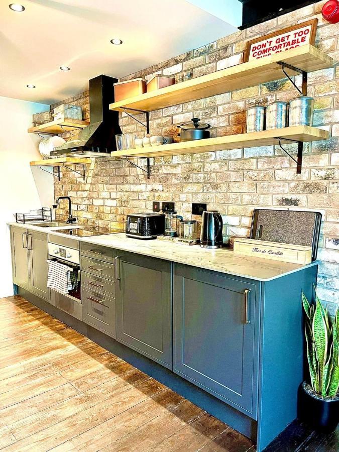 Loft 11 Stunning Luxury Nyc Loft Style Interior Designed 2Bd Apartment Excellent City Centre Location Mezzanine Cinema Room Designer Furniture Amazing Space Douglas Luaran gambar