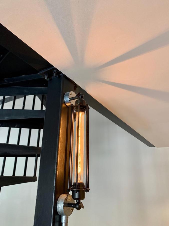 Loft 11 Stunning Luxury Nyc Loft Style Interior Designed 2Bd Apartment Excellent City Centre Location Mezzanine Cinema Room Designer Furniture Amazing Space Douglas Luaran gambar